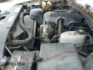 2004 Chevrolet Silverado 2500 LS z VIN 1GCGC23U14F137211, wystawiony jako IAAI lot #41269562 z przebiegiem 298 317 mil mil oraz . Historia ofert i sprzedaży dostępna na DreamBid. Obrazek 19.