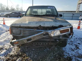 1984 Toyota Pickup z VIN JT4RN56S0E0003177, wystawiony jako Copart lot #48304385 z przebiegiem 117 297 mil mil oraz Szkoda całkowita • Salvage title. Historia ofert i sprzedaży dostępna na DreamBid. Obrazek 5.