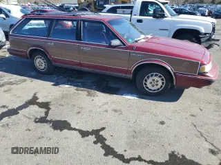 1993 Oldsmobile Cutlass z VIN 1G3AJ85N8P6362475, wystawiony jako Copart lot #45789795 z przebiegiem 103 756 mil mil oraz Tytuł czysty. Historia ofert i sprzedaży dostępna na DreamBid. Obrazek 4.