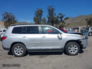 2011 Toyota Highlander with VIN 5TDBK3EH2BS060560, listed as a IAAI auction lot 41713322 with 143,122 mi miles. Bid and sale history available at carsss.com. Image 12.