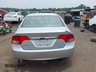 2009 Honda Civic LX z VIN 19XFA16529E038947, wystawiony jako IAAI lot #42412486 z przebiegiem 161 409 mil mil oraz . Historia ofert i sprzedaży dostępna na DreamBid. Obrazek 17.