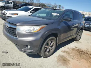 2014 Toyota Highlander XLE with VIN 5TDJKRFH2ES068692, listed as a Copart auction lot 47240505 with 96,972 mi miles and Salvage Title. Bid and sale history available at carsss.com. Image 1.