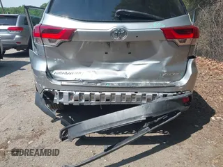 2018 Toyota Highlander SE z VIN 5TDJZRFH8JS526290, wystawiony jako IAAI lot #42393316 z przebiegiem 69 650 mil mil oraz . Historia ofert i sprzedaży dostępna na DreamBid. Obrazek 6.