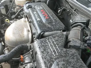 2005 Toyota Camry XLE z VIN 4T1BE32K05U593414, wystawiony jako IAAI lot #43512055 z przebiegiem 268 900 mil mil oraz . Historia ofert i sprzedaży dostępna na DreamBid. Obrazek 19.