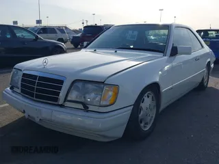 1994 Mercedes-Benz E z VIN WDBEA52E0RC079107, wystawiony jako IAAI lot #41932270 z przebiegiem 187 928 mil mil oraz . Historia ofert i sprzedaży dostępna na DreamBid. Obrazek 2.