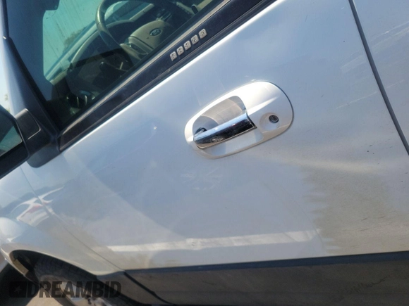 2011 Ford Expedition XL with VIN 1FMJU1G50BEF49196, listed as a IAAI auction lot 42847266 with 302,687 mi miles and . Bid and sale history available at DreamBid. Image 34.
