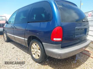 2000 Plymouth Voyager z VIN 2P4GP45R3YR635266, wystawiony jako IAAI lot #42220969 z przebiegiem 218 873 mil mil oraz . Historia ofert i sprzedaży dostępna na DreamBid. Obrazek 3.