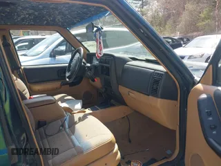 1998 Jeep Cherokee Sport with VIN 1J4FJ68S6WL151698, listed as a IAAI auction lot 42100846 with 239,466 mi miles. Bid and sale history available at carsss.com. Image 5.