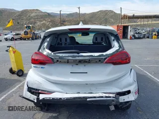2020 Chevrolet Bolt EV LT z VIN 1G1FY6S06L4129658, wystawiony jako IAAI lot #42372460 z przebiegiem 43 417 mil mil oraz . Historia ofert i sprzedaży dostępna na DreamBid. Obrazek 16.