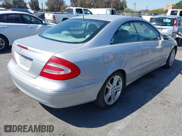 2005 Mercedes-Benz CLK 320 z VIN WDBTJ65J35F145745, wystawiony jako IAAI lot #42004415 z przebiegiem 189 275 mil mil oraz . Historia ofert i sprzedaży dostępna na DreamBid. Obrazek 4.