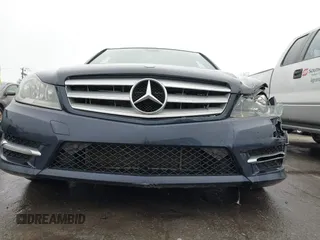 2013 Mercedes-Benz C 300 Sport z VIN WDDGF8AB7DR264500, wystawiony jako IAAI lot #41943477 z przebiegiem 125 547 mil mil oraz . Historia ofert i sprzedaży dostępna na DreamBid. Obrazek 12.
