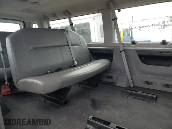 2009 Ford Econoline Passenger XL z VIN 1FBSS31L69DA15433, wystawiony jako Copart lot #59523185 z przebiegiem 338 840 mil mil oraz Czysty tytuł • Clean title. Historia ofert i sprzedaży dostępna na DreamBid. Obrazek 11.