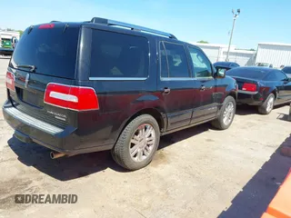 2010 Lincoln Navigator z VIN 5LMJJ2H59AEJ04450, wystawiony jako IAAI lot #42076939 z przebiegiem 87 117 mil mil oraz . Historia ofert i sprzedaży dostępna na DreamBid. Obrazek 4.