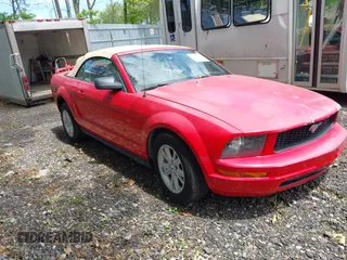 2005 Ford Mustang Deluxe z VIN 1ZVFT84N455215653, wystawiony jako IAAI lot #42318911 z przebiegiem 85 413 mil mil oraz . Historia ofert i sprzedaży dostępna na DreamBid. Obrazek 1.