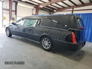 2011 Cadillac DTS Professional Limousine z VIN 1GE7K9C61BU600591, wystawiony jako Copart lot #55618735 z przebiegiem 31 702 mil mil oraz Tytuł czysty. Historia ofert i sprzedaży dostępna na DreamBid. Obrazek 2.