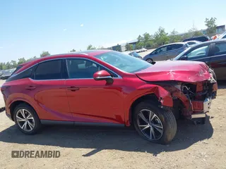 2023 Lexus RX 350h z VIN 2T2BBMCA1PC007338, wystawiony jako IAAI lot #42630893 z przebiegiem 15 355 mil mil oraz . Historia ofert i sprzedaży dostępna na DreamBid. Obrazek 13.