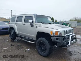 2006 Hummer H3 with VIN 5GTDN136168100264, listed as a IAAI auction lot 41909894 with 136,284 mi miles. Bid and sale history available at carsss.com. Image 1.