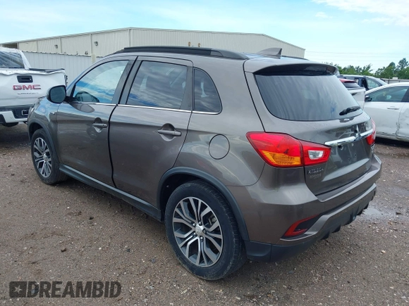 2018 Mitsubishi Outlander SEL z VIN JA4AP4AW4JU018385, wystawiony jako IAAI lot #42460235 z przebiegiem 83 910 mil mil oraz . Historia ofert i sprzedaży dostępna na DreamBid. Obrazek 3.