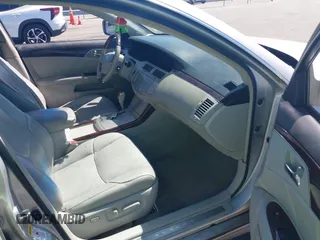 2008 Toyota Avalon XL z VIN 4T1BK36B28U255522, wystawiony jako IAAI lot #42143848 z przebiegiem 240 777 mil mil oraz . Historia ofert i sprzedaży dostępna na DreamBid. Obrazek 5.
