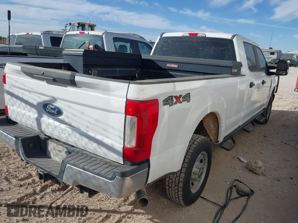 2018 Ford Super Duty F-250 SRW XL with VIN 1FT7W2B63JEC57006, listed as a IAAI auction lot 41675680 with 146,247 mi miles. Bid and sale history available at carsss.com. Image 4.