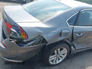 2017 Volkswagen Passat SE with VIN 1VWGT7A33HC058764, listed as a IAAI auction lot 42668036 with 76,732 mi miles and . Bid and sale history available at DreamBid. Image 17.
