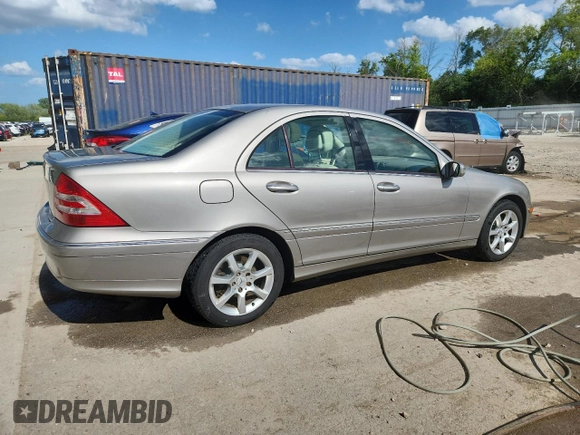 2007 Mercedes-Benz C 280 Luxury with VIN WDBRF54H97A936639, listed as a Copart auction lot 62025045 with 121,598 mi miles and Clean title. Bid and sale history available at DreamBid. Image 3.