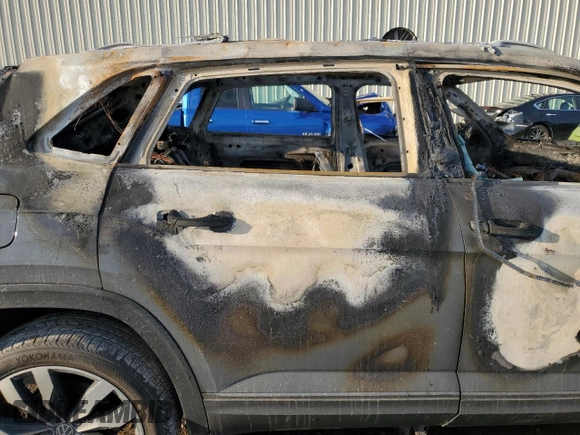 2021 Volkswagen Atlas SEL Premium R-Line z VIN 1V2FE2CA7MC223635, wystawiony jako Copart lot #85544804 z przebiegiem Nie podano mil oraz Nie do naprawy • Non repairable. Historia ofert i sprzedaży dostępna na DreamBid. Obrazek 10.