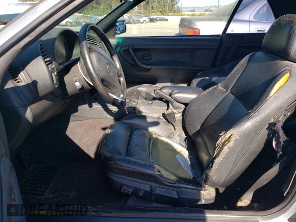 1995 BMW 3 Series 325iC with VIN WBABJ6322SJD39491, listed as a Copart auction lot 73133664 with 585,935 mi miles and Salvage Title. Bid and sale history available at carsss.com. Image 7.