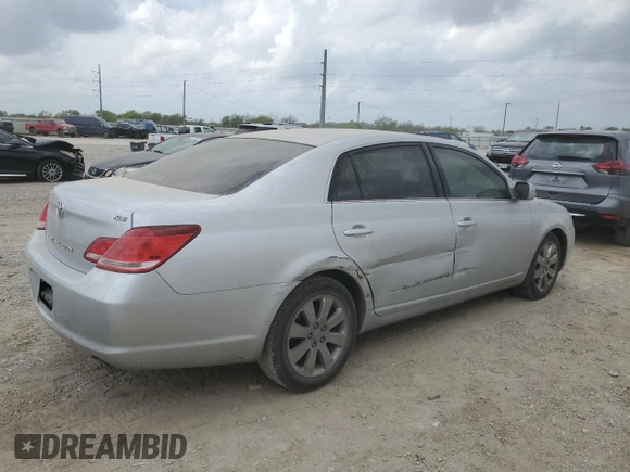 2005 Toyota Avalon XL z VIN 4T1BK36B55U019491, wystawiony jako Copart lot #50530335 z przebiegiem 111 698 mil mil oraz Szkoda całkowita • Salvage title. Historia ofert i sprzedaży dostępna na DreamBid. Obrazek 3.