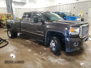 2015 GMC Sierra 3500HD Denali z VIN 1GT424E82FF125315, wystawiony jako Copart lot #79726484 z przebiegiem 147 731 mil mil oraz Czysty tytuł • Clean title. Historia ofert i sprzedaży dostępna na DreamBid. Obrazek 4.