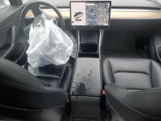 2020 Tesla Model 3 Performance z VIN 5YJ3E1EC9LF784594, wystawiony jako Copart lot #56179955 z przebiegiem 97 419 mil mil oraz Szkoda całkowita • Salvage title. Historia ofert i sprzedaży dostępna na DreamBid. Obrazek 8.