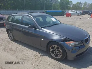 2008 BMW 3 Series 328xi z VIN WBAVT73538FZ38027, wystawiony jako IAAI lot #42081414 z przebiegiem 130 000 mil mil oraz . Historia ofert i sprzedaży dostępna na DreamBid. Obrazek 1.