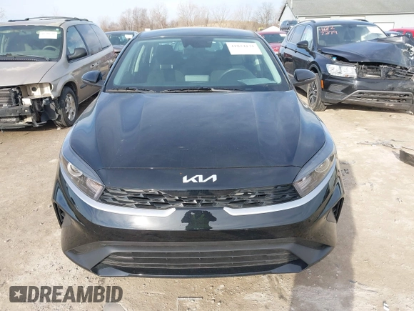 2024 Kia Forte LXS z VIN 3KPF24AD5RE840129, wystawiony jako IAAI lot #41824131 z przebiegiem 4 705 mil mil oraz . Historia ofert i sprzedaży dostępna na DreamBid. Obrazek 12.