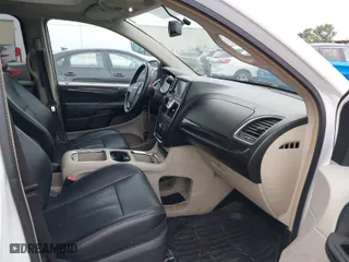 2015 Chrysler Town & Country Touring-L with VIN 2C4RC1CG6FR693233, listed as a IAAI auction lot 40095750 with 149,563 mi miles. Bid and sale history available at carsss.com. Image 5.