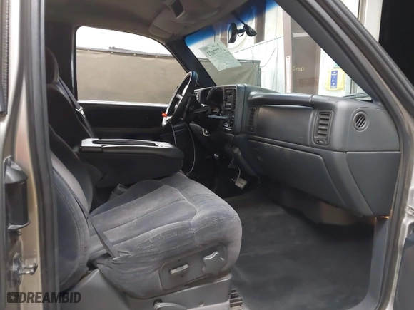 2000 Chevrolet Silverado 1500 LT with VIN 1GCEK19T4YE162277, listed as a IAAI auction lot 41777032 with 235,337 mi miles. Bid and sale history available at carsss.com. Image 5.