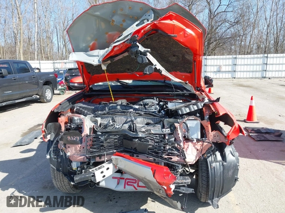 2024 Toyota 4Runner TRD Off Road z VIN JTERU5JR4R6286298, wystawiony jako IAAI lot #41748324 z przebiegiem 9 707 mil mil oraz . Historia ofert i sprzedaży dostępna na DreamBid. Obrazek 13.