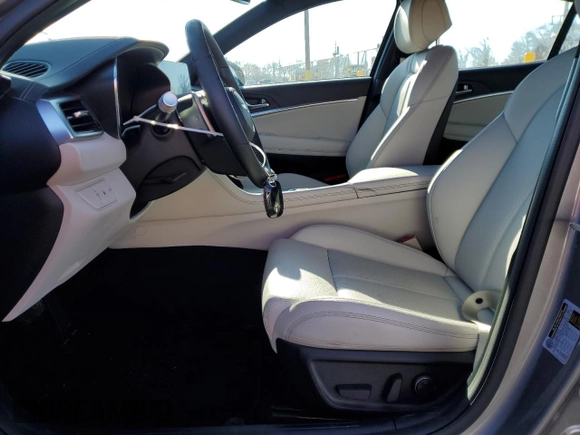 2025 Genesis G70 2.5T with VIN KMTG34SC3SU151822, listed as a Copart auction lot 48240125 with 5,781 mi miles and Clean title. Bid and sale history available at DreamBid. Image 7.