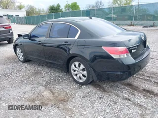 2010 Honda Accord EX-L z VIN 1HGCP2F86AA032708, wystawiony jako IAAI lot #42010837 z przebiegiem 196 739 mil mil oraz . Historia ofert i sprzedaży dostępna na DreamBid. Obrazek 3.