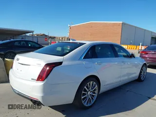 2018 Cadillac CT6 Luxury AWD z VIN 1G6KD5RS9JU151575, wystawiony jako IAAI lot #42078361 z przebiegiem 28 187 mil mil oraz . Historia ofert i sprzedaży dostępna na DreamBid. Obrazek 4.