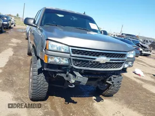 2006 Chevrolet Silverado 1500 LT1 with VIN 2GCEK13TX61184260, listed as a IAAI auction lot 41651907 with 192,143 mi miles. Bid and sale history available at carsss.com. Image 6.