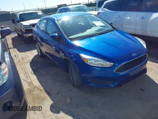 2018 Ford Focus SE z VIN 1FADP3F23JL324380, wystawiony jako IAAI lot #42077282 z przebiegiem 105 850 mil mil oraz . Historia ofert i sprzedaży dostępna na DreamBid. Obrazek 1.