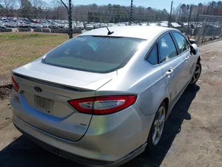 2013 Ford Fusion SE with VIN 3FA6P0HR1DR295193, listed as a IAAI auction lot 41774818 with 184,252 mi miles. Bid and sale history available at carsss.com. Image 4.