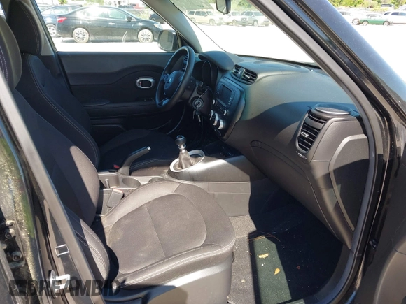 2019 Kia Soul z VIN KNDJN2A29K7017178, wystawiony jako IAAI lot #42310550 z przebiegiem 50 087 mil mil oraz . Historia ofert i sprzedaży dostępna na DreamBid. Obrazek 5.