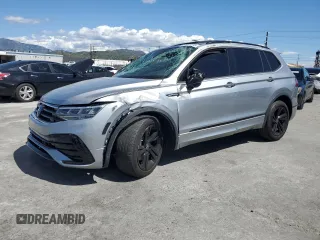 2024 Volkswagen Tiguan SE R-Line Black z VIN 3VVCB7AX1RM027893, wystawiony jako Copart lot #51351375 z przebiegiem 25 296 mil mil oraz Szkoda całkowita • Salvage title. Historia ofert i sprzedaży dostępna na DreamBid. Obrazek 1.