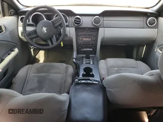 2007 Ford Mustang Deluxe z VIN 1ZVFT84NX75272930, wystawiony jako Copart lot #61072165 z przebiegiem 137 513 mil mil oraz Szkoda całkowita • Salvage title. Historia ofert i sprzedaży dostępna na DreamBid. Obrazek 8.