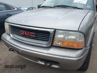 2000 GMC Jimmy SLT Convenience with VIN 1GKDT13W9Y2216559, listed as a IAAI auction lot 41855802 with 196,759 mi miles. Bid and sale history available at carsss.com. Image 6.
