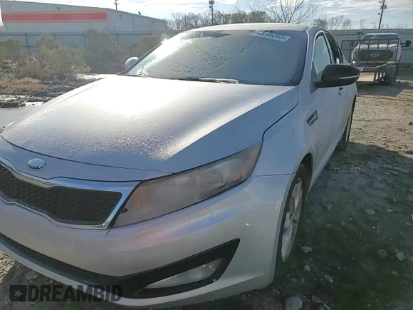 2013 Kia Optima LX z VIN 5XXGM4A76DG164752, wystawiony jako Copart lot #42209365 z przebiegiem 218 024 mil mil oraz Szkoda całkowita • Salvage title. Historia ofert i sprzedaży dostępna na DreamBid. Obrazek 11.