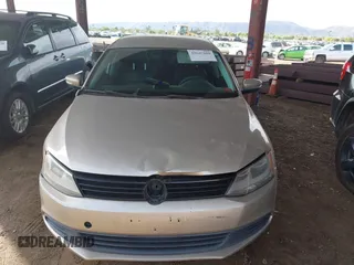2014 Volkswagen Jetta SE with VIN 3VWD17AJ0EM309855, listed as a IAAI auction lot 42647609 with 111,603 mi miles and . Bid and sale history available at DreamBid. Image 6.