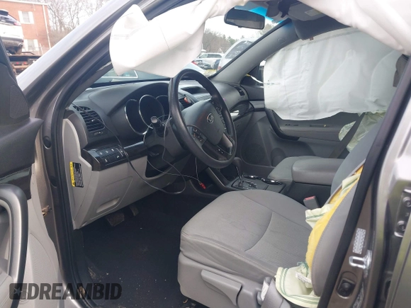 2011 Kia Sorento LX with VIN 5XYKTDA2XBG122465, listed as a IAAI auction lot 41832935 with 163,873 mi miles. Bid and sale history available at carsss.com. Image 5.