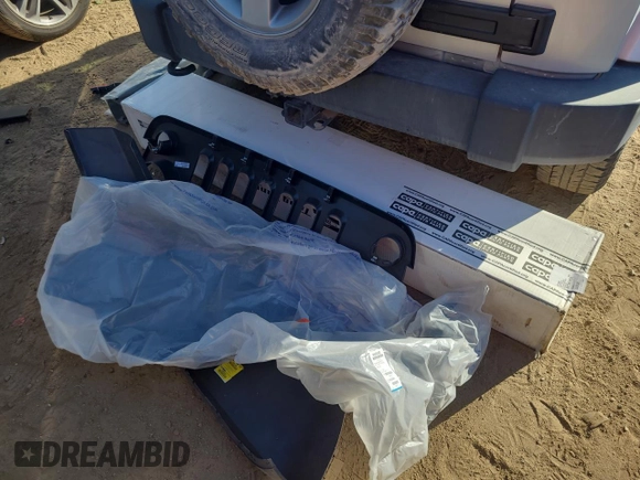2012 Jeep Wrangler Unlimited Call of Duty MW3 с VIN 1C4BJWFG3CL103865, выставлен на аукционе Copart как лот 74237754 с пробегом 104 232 миль миль и Списание • Salvage title. История ставок и продаж доступна на DreamBid. Изображение 13.